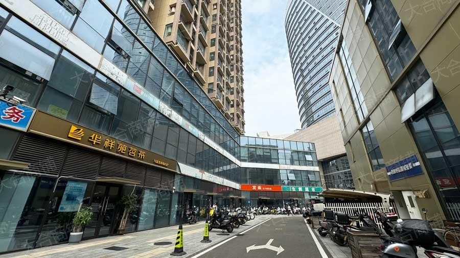 市中区 经十路纬二路 万科悦峯 纯一层 205m² 500万 精装修